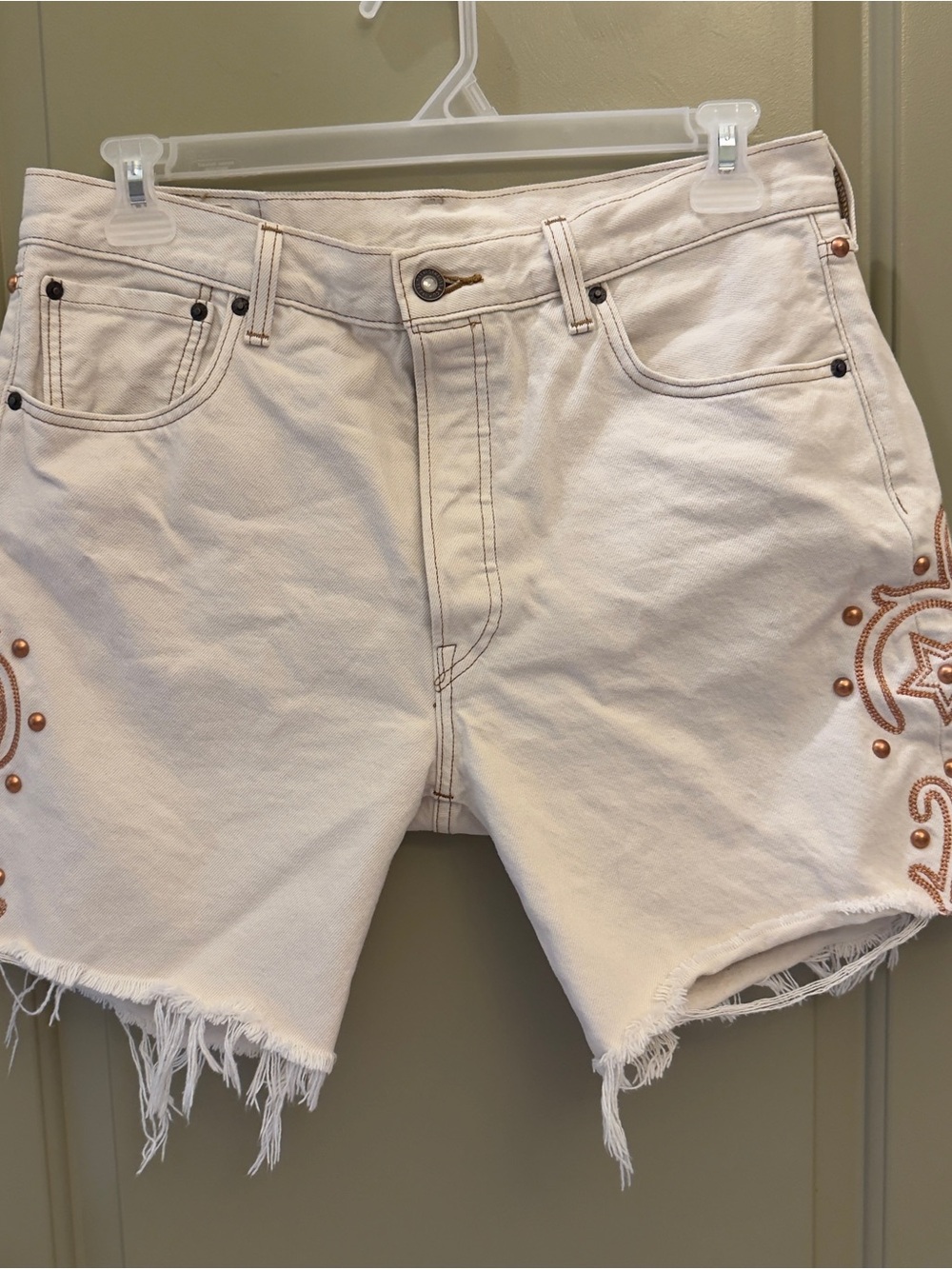 Levi's White Embroidered Frayed Hem Denim Shorts